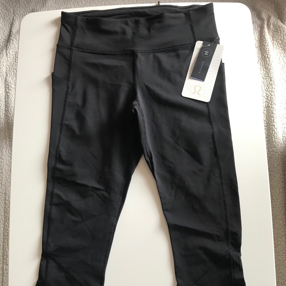 Ladies Lululemon Crop Athletic Legging, Size 6,NWT